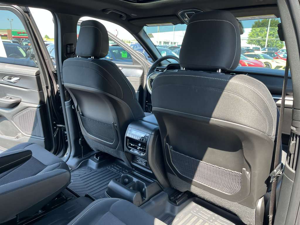 Used 2025 Jeep Grand Cherokee L Laredo RWD image 45