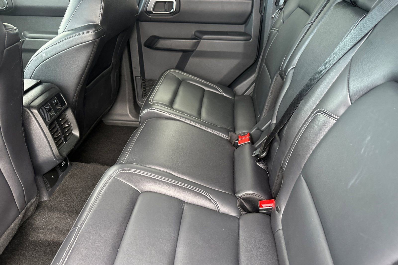 Used 2025 Ford Bronco Outer Banks image 12