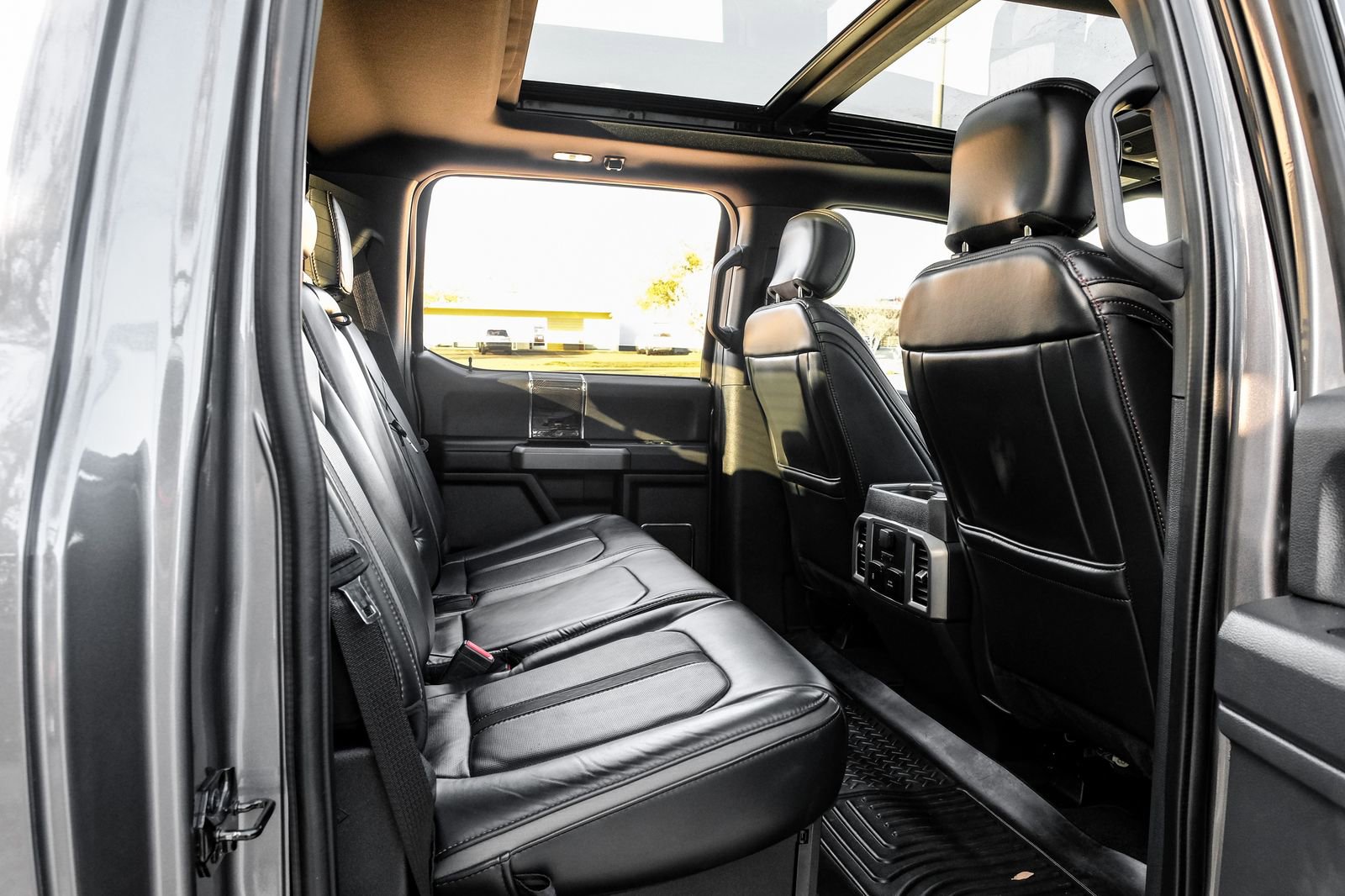 Used 2022 Ford F250 Platinum w/ FX4 Off-Road Package AWD/4WD image 42