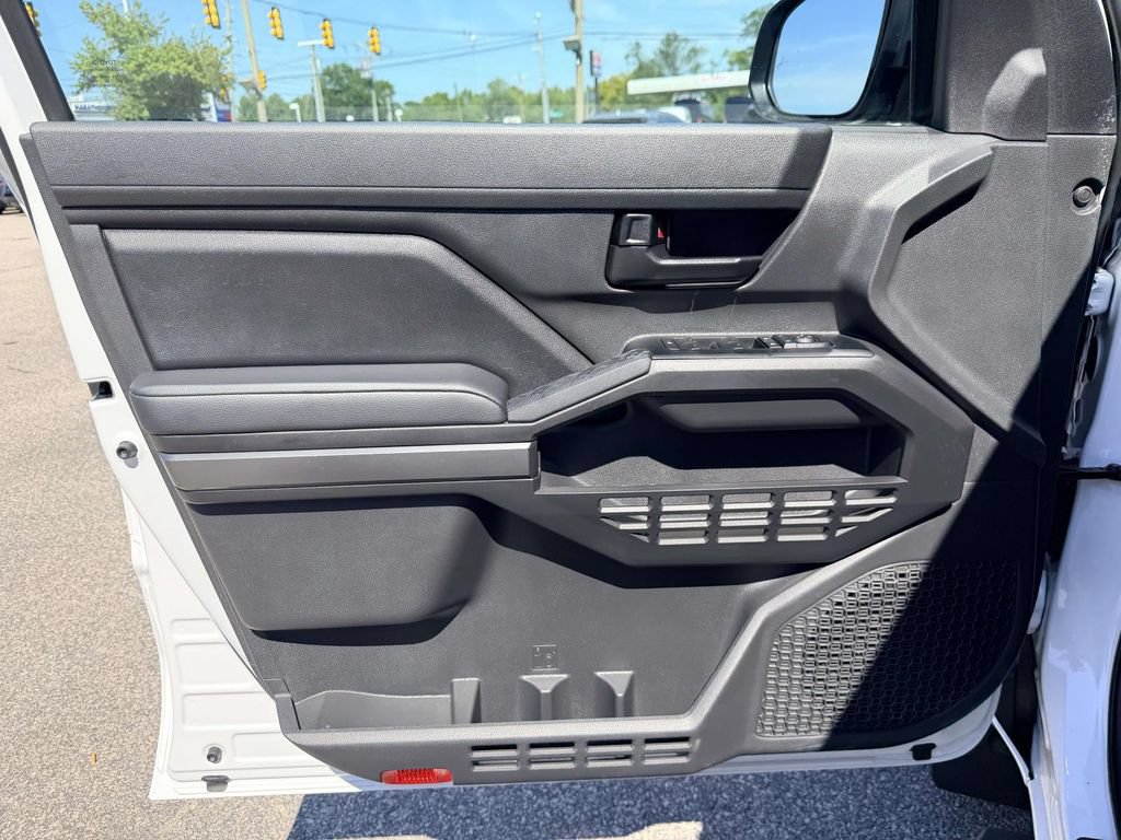 Certified 2025 Toyota Tacoma SR5 AWD/4WD image 17
