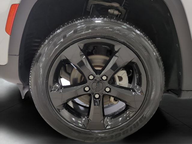Used 2023 Jeep Grand Cherokee Altitude AWD/4WD image 24