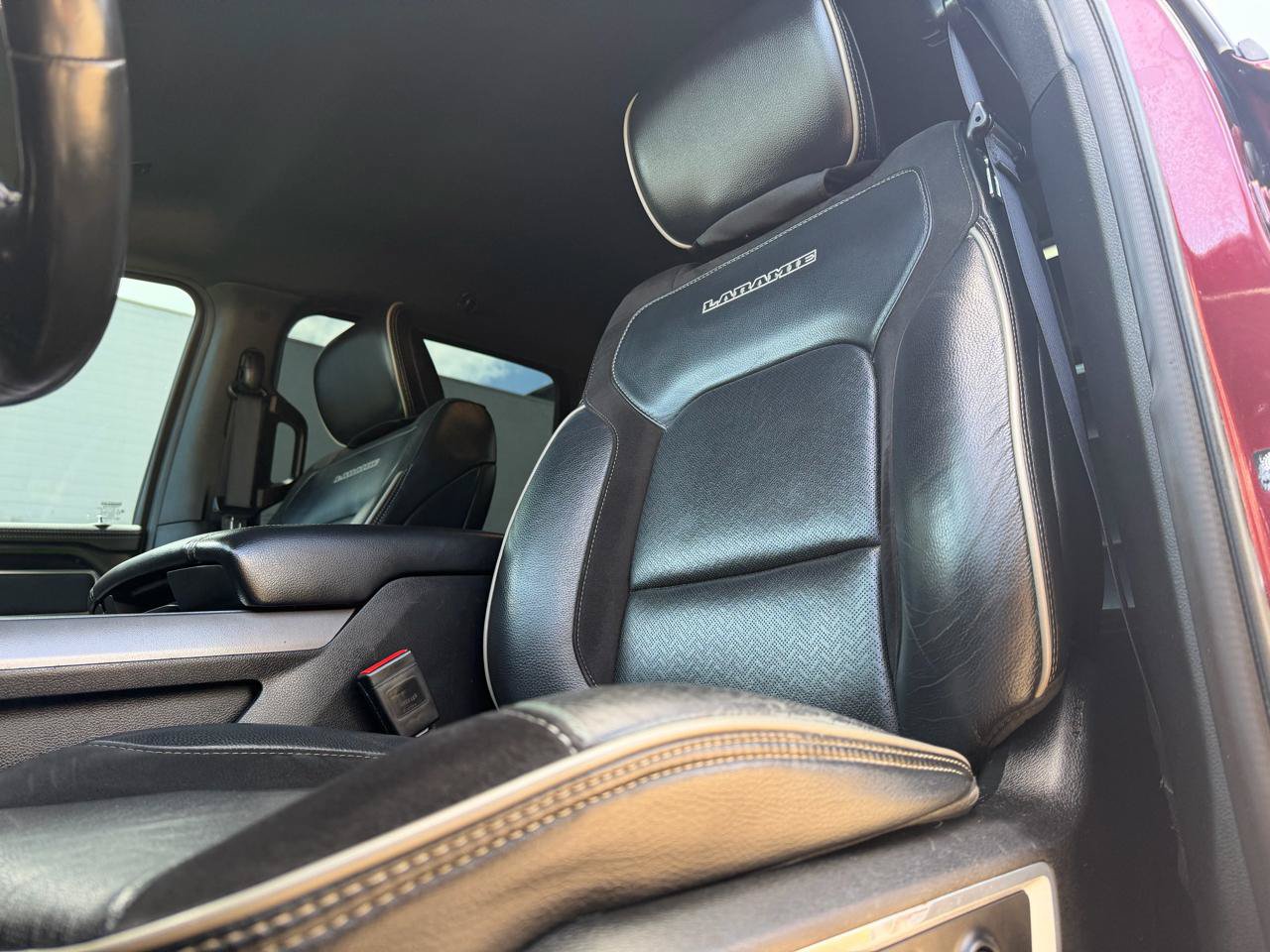 Used 2021 RAM 1500 Laramie w/ Sport Appearance Package AWD/4WD image 11