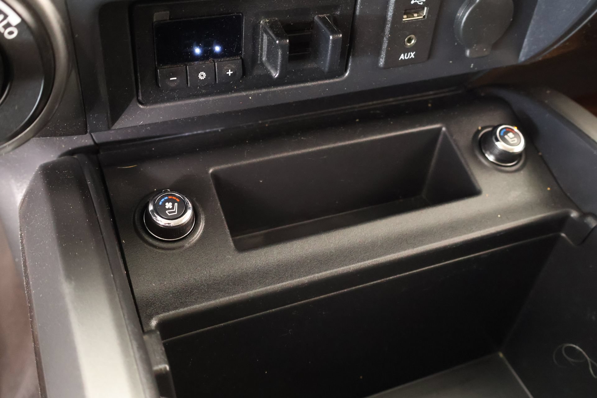 Used 2017 Nissan Titan Platinum Reserve AWD/4WD image 9