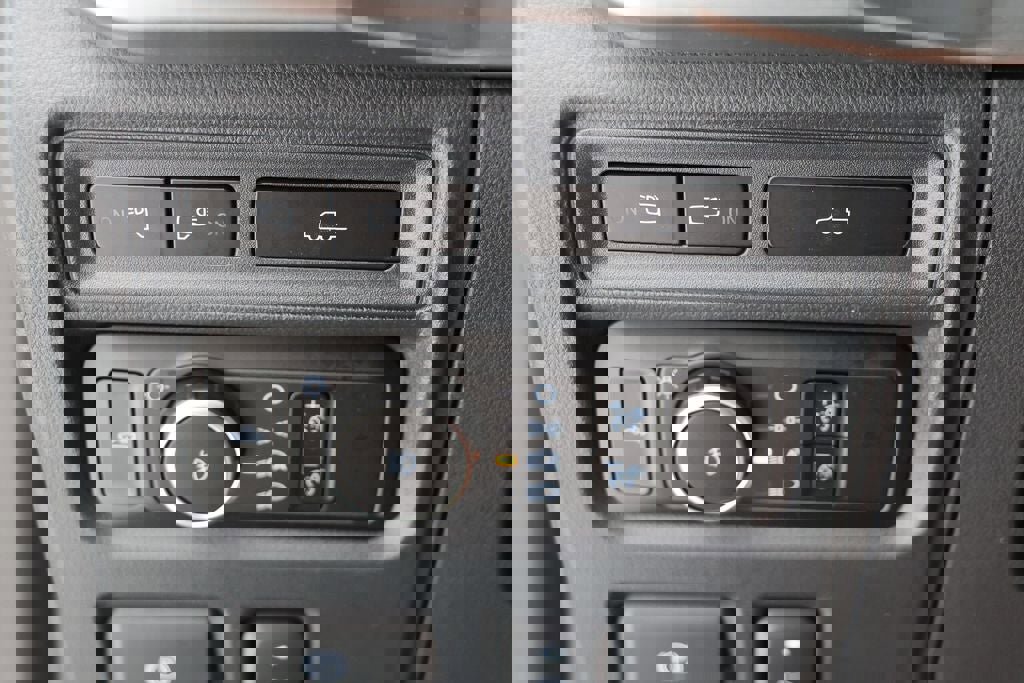 Used 2023 Ford F150 Lariat w/ Equipment Group 502A High image 32