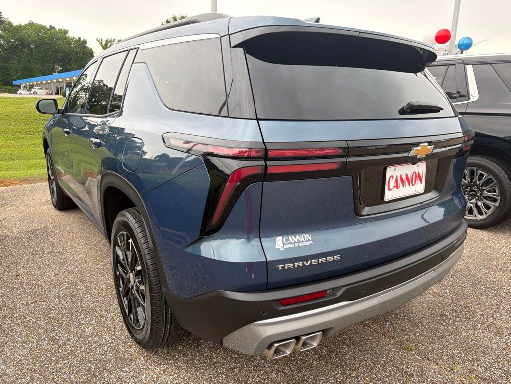 New 2026 Chevrolet Traverse LT w/ Sun and Wheel Package FWD image 4