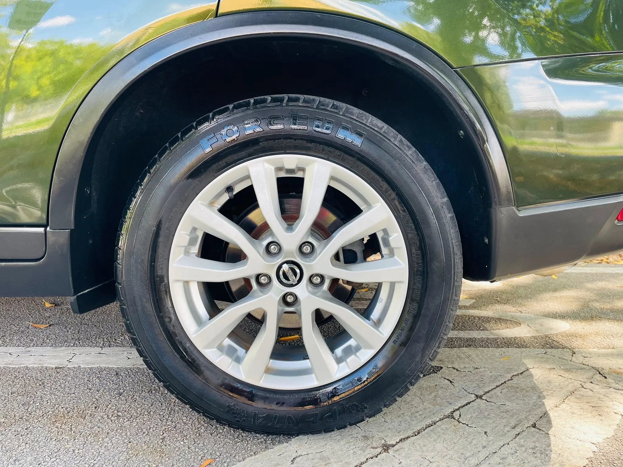 Used 2018 Nissan Rogue SV w/ Sun & Sound Touring Package image 16