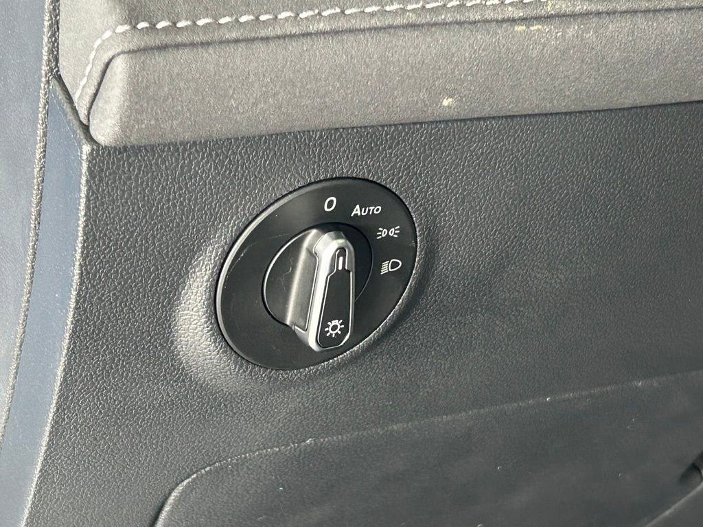 Used 2025 Volkswagen Taos SE image 47