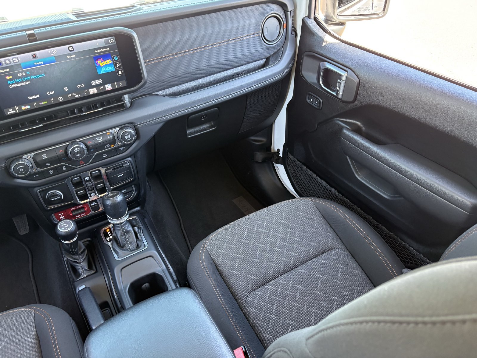 Used 2026 Jeep Gladiator Mojave AWD/4WD image 17