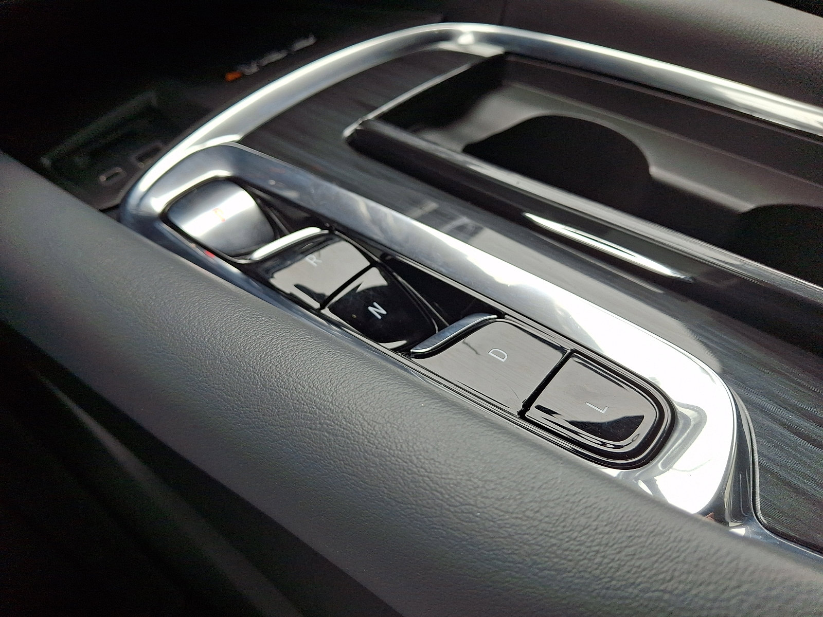 Used 2024 Buick Enclave Essence w/ LPO, Floor Liner Package image 15