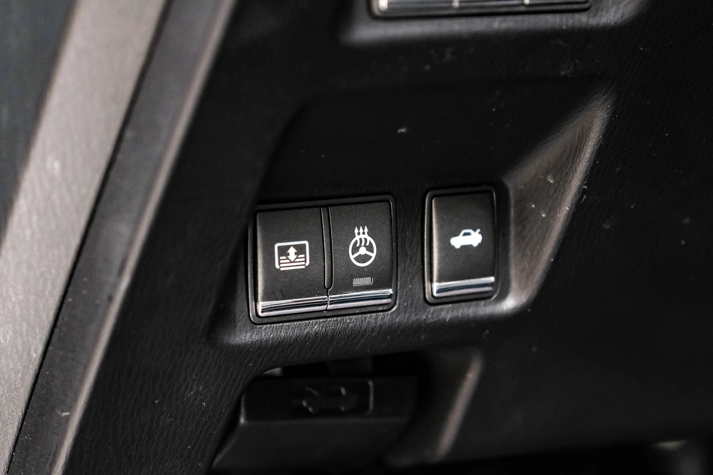 Used 2011 INFINITI M37 w/ Sport Pkg RWD image 30