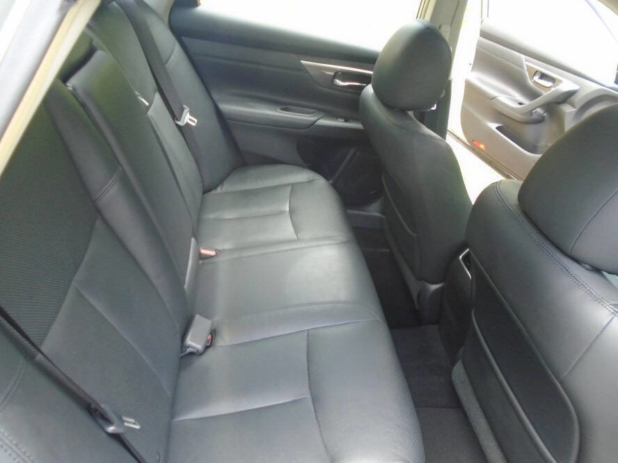 Used 2013 Nissan Altima 2.5 SL w/ Technology Pkg FWD image 23