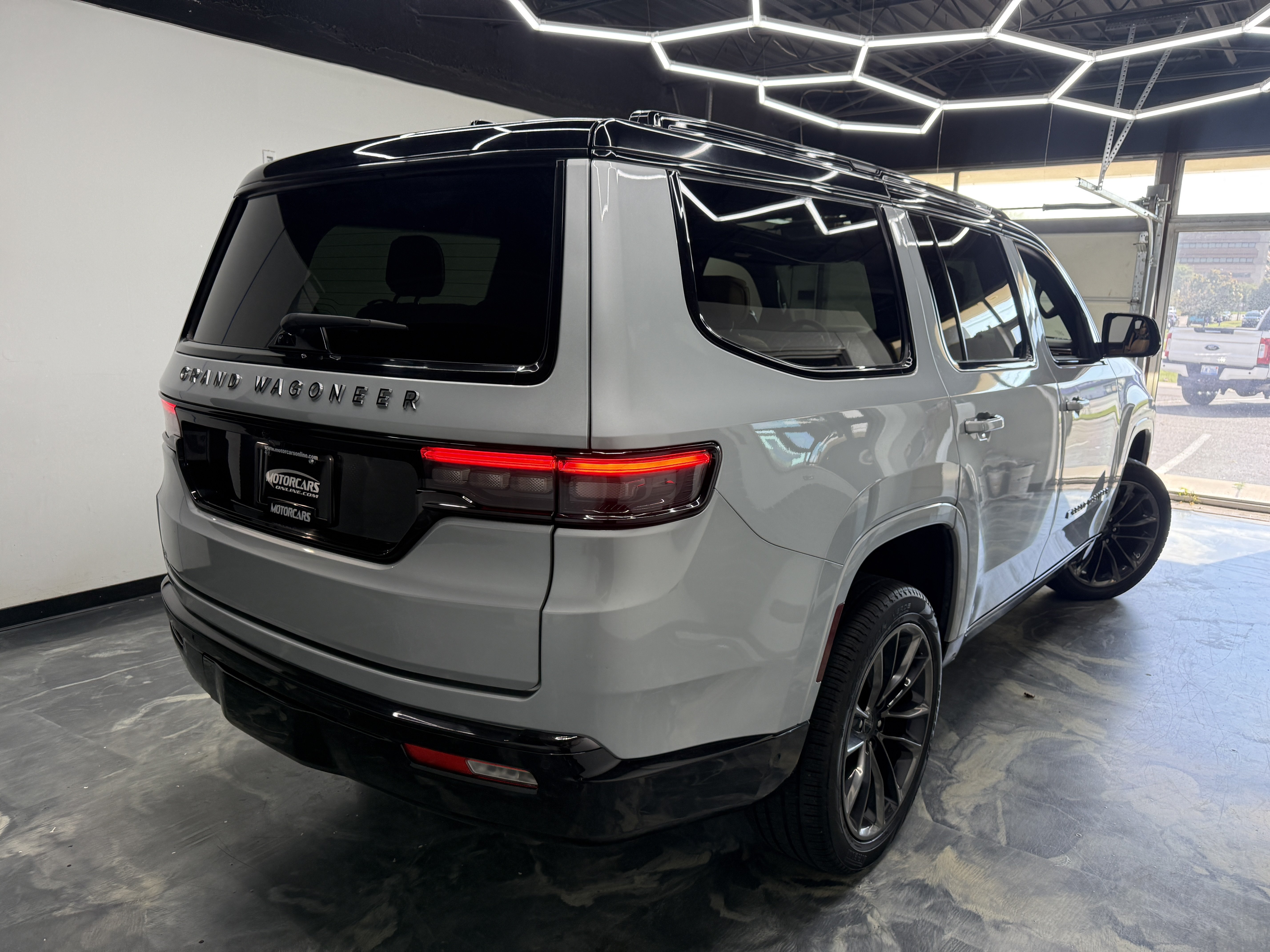 Used 2024 Jeep Grand Wagoneer Series III w/ Rear-Seat Entertainment Group AWD/4WD image 5
