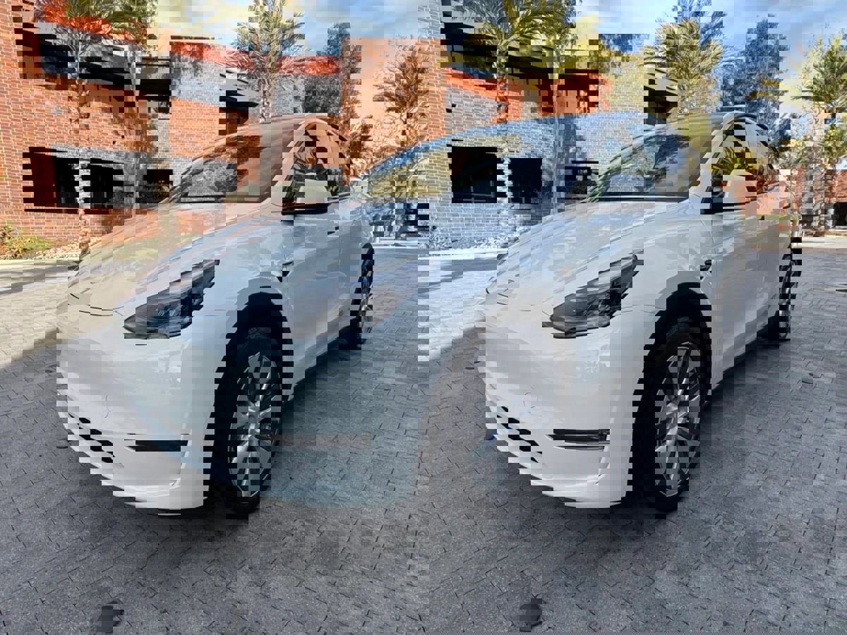 Used 2021 Tesla Model Y Long Range image 3