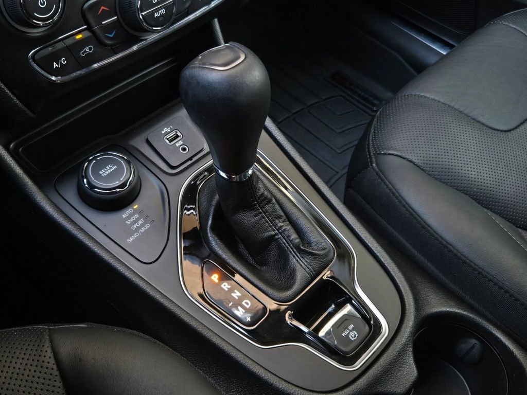 Used 2019 Jeep Cherokee Limited image 18