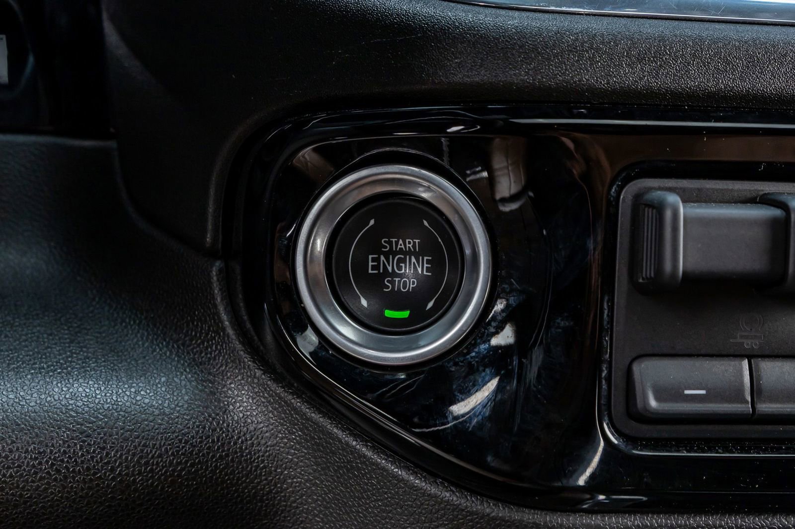 Used 2024 Chevrolet Silverado 2500 High Country w/ High Country Premium Package AWD/4WD image 24