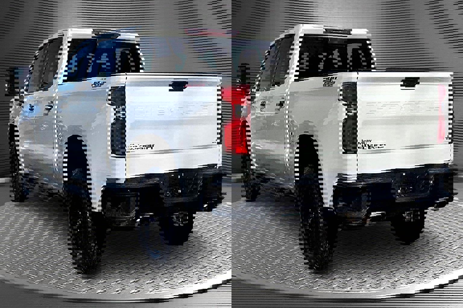 Used 2021 Chevrolet Silverado 1500 LT Trail Boss w/ Convenience Package II image 4