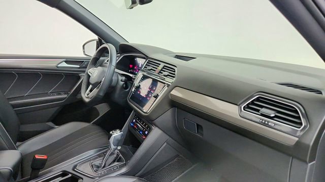 Used 2023 Volkswagen Tiguan SE R-Line image 20