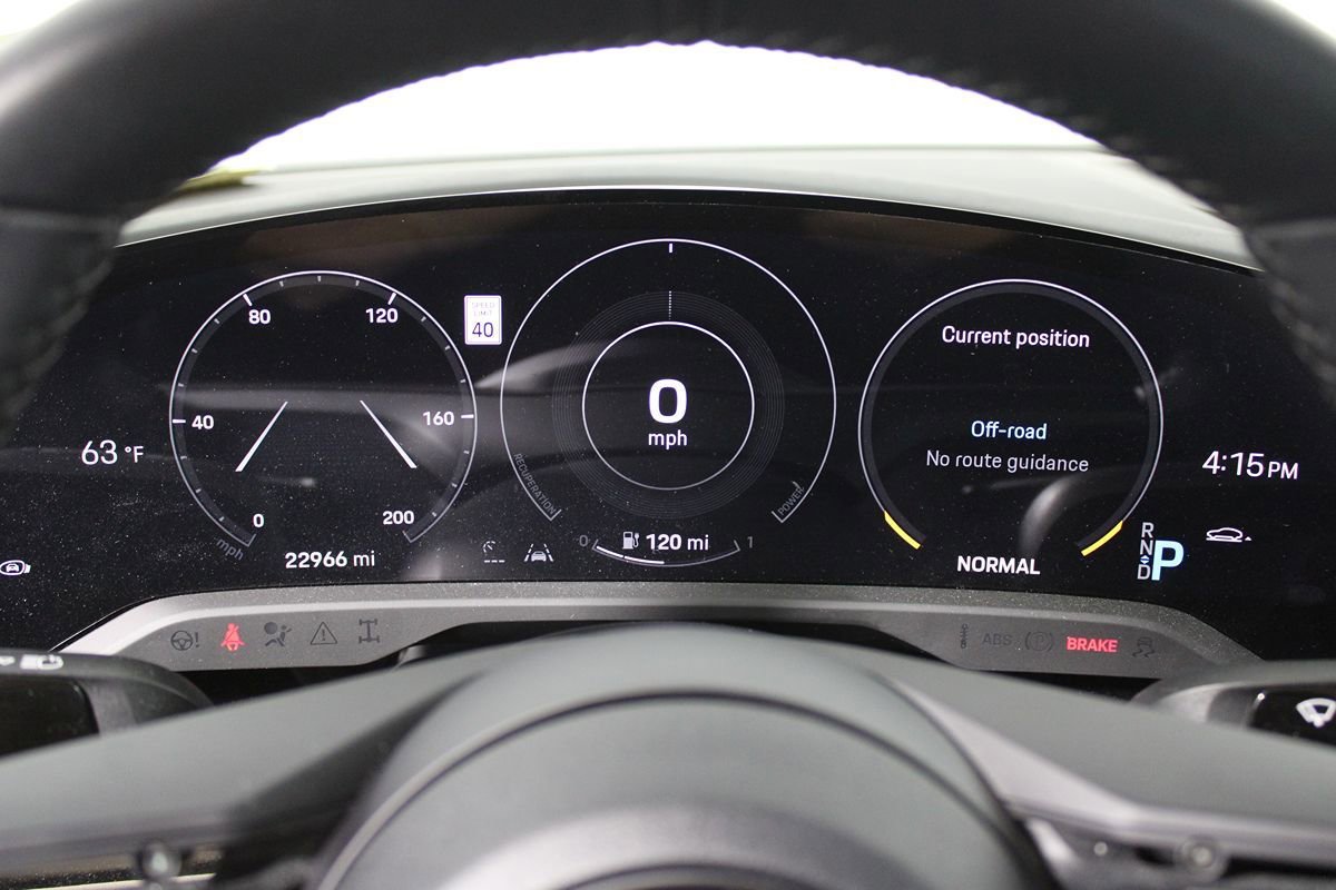 Used 2022 Porsche Taycan image 17