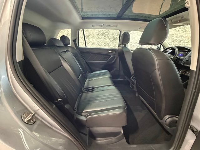 Used 2022 Volkswagen Tiguan SE w/ Panoramic Sunroof Package AWD/4WD image 11