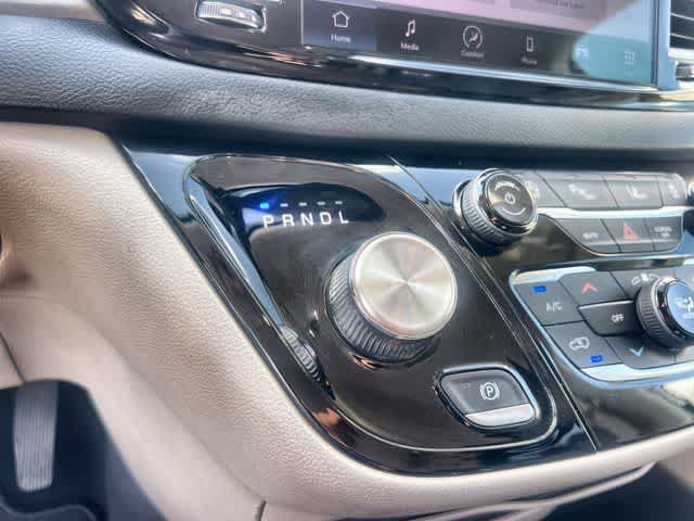 Used 2023 Chrysler Pacifica Touring-L FWD image 16
