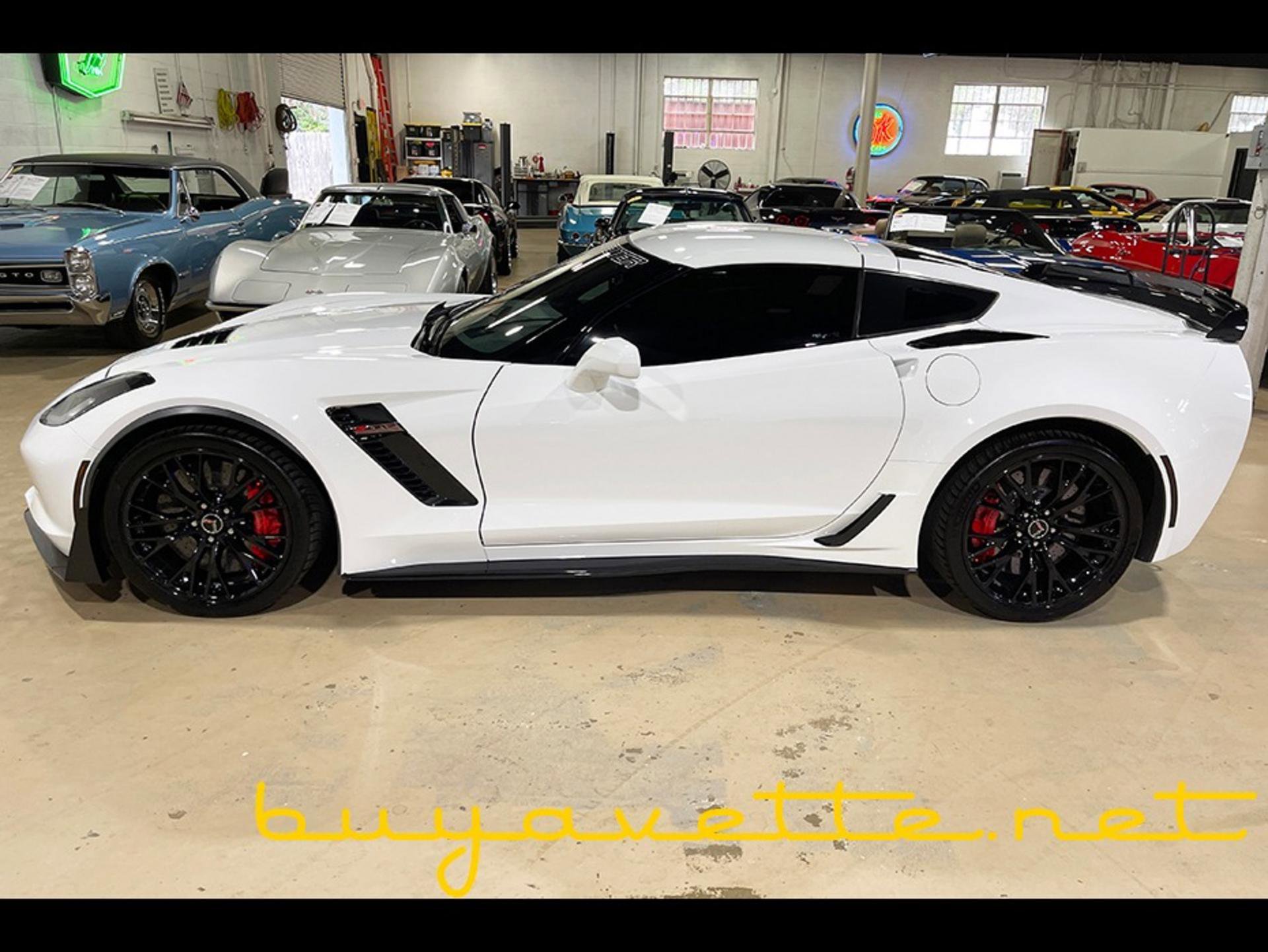 Used 2015 Chevrolet Corvette Z06 w/ Z07 Performance Package image 6