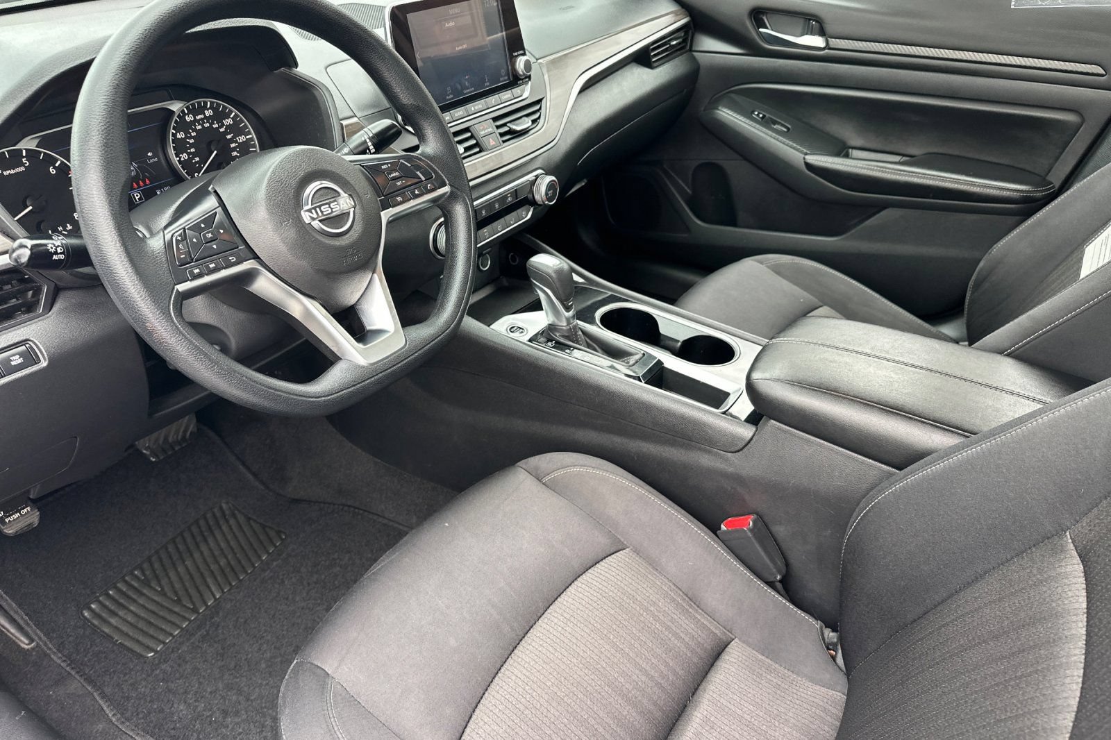 Used 2024 Nissan Altima 2.5 SV FWD image 10