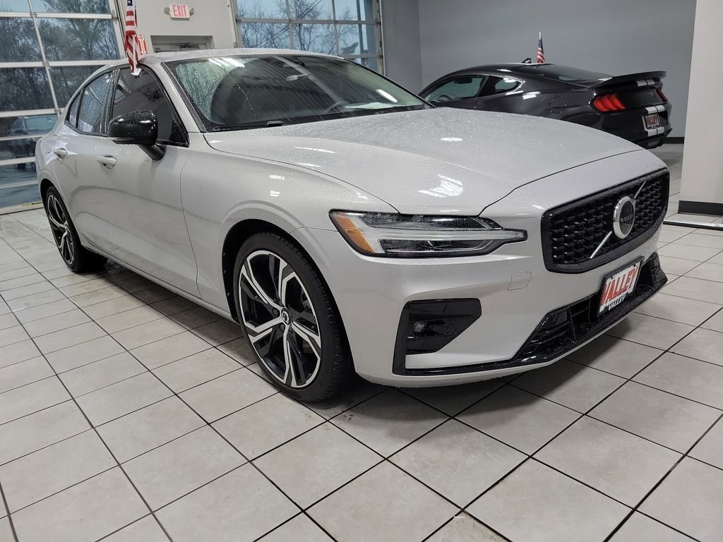 Used 2024 Volvo S60 B5 Core image 12