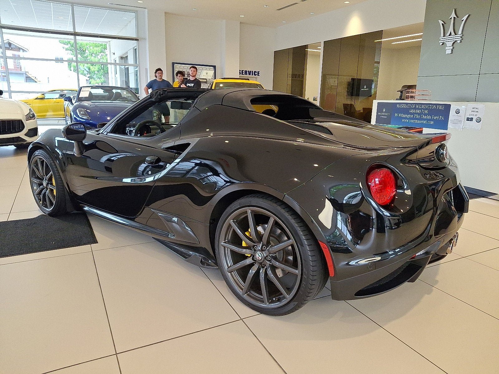 Used 2018 Alfa Romeo 4C Spider w/ Spider Track Package 3 RWD image 4