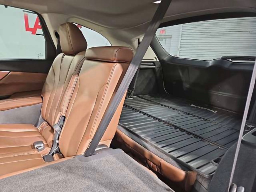 Used 2024 Acura MDX w/ Technology Package AWD/4WD image 3