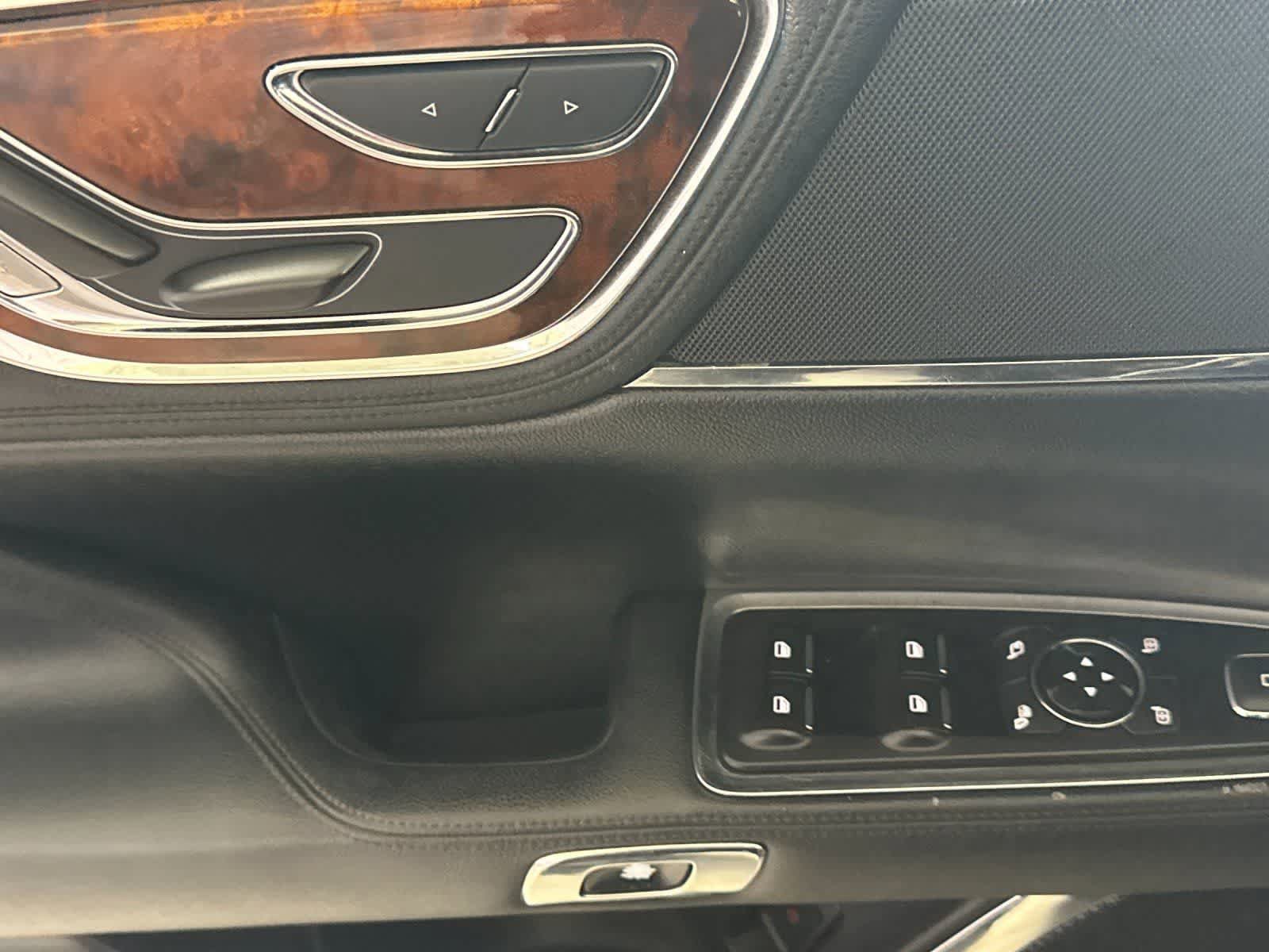 Used 2017 Lincoln Continental Select FWD image 13