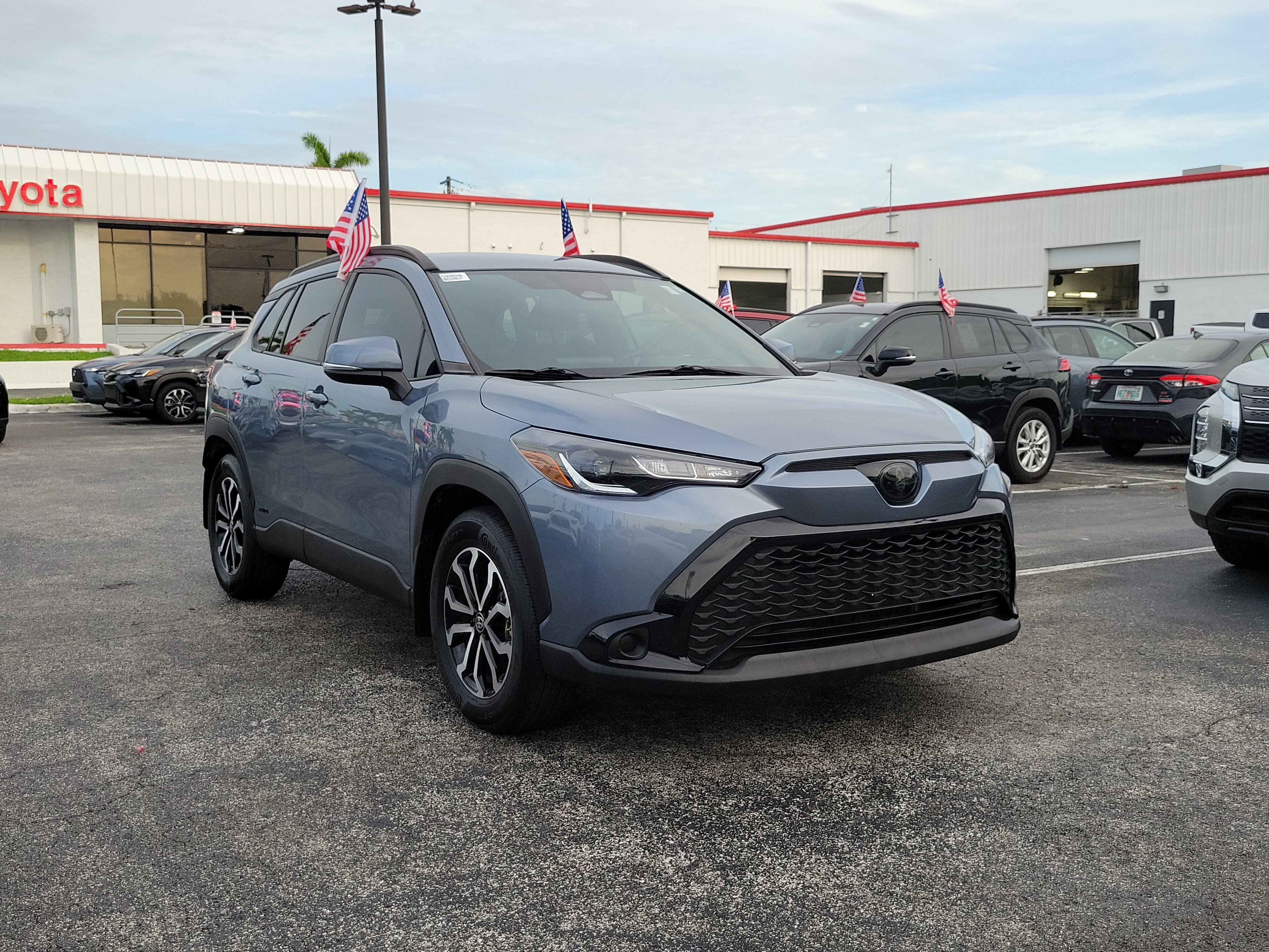 Used 2024 Toyota Corolla Cross AWD Hybrid image 2