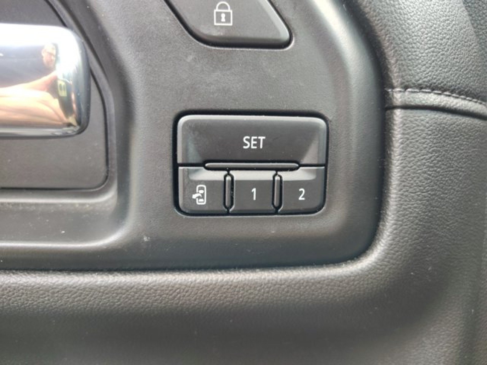 Used 2021 Chevrolet Silverado 1500 LTZ AWD/4WD image 25