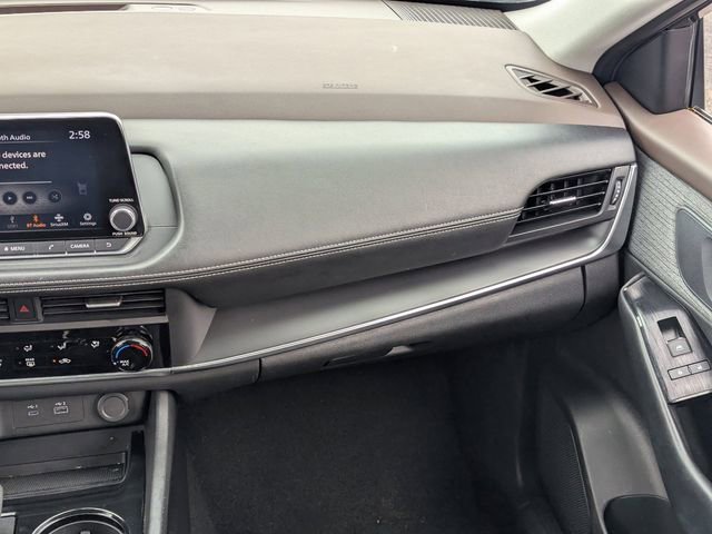 Used 2023 Nissan Rogue S image 17