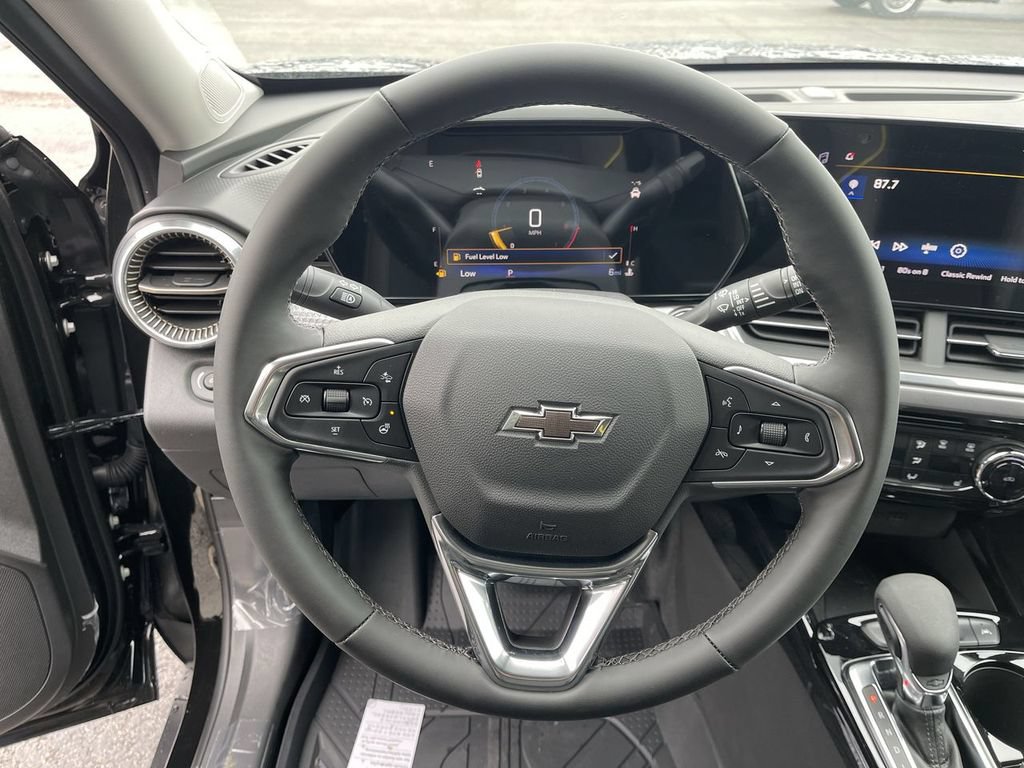 New 2026 Chevrolet Trax ACTIV w/ Sunroof Package FWD image 14