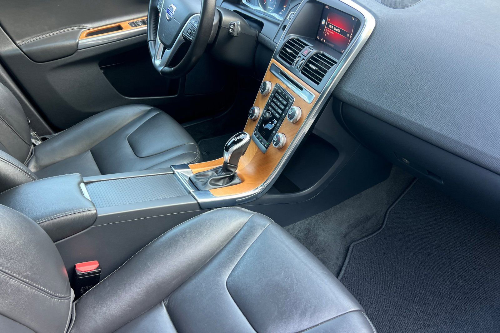 Used 2017 Volvo XC60 T5 Inscription w/ Advanced Package image 15