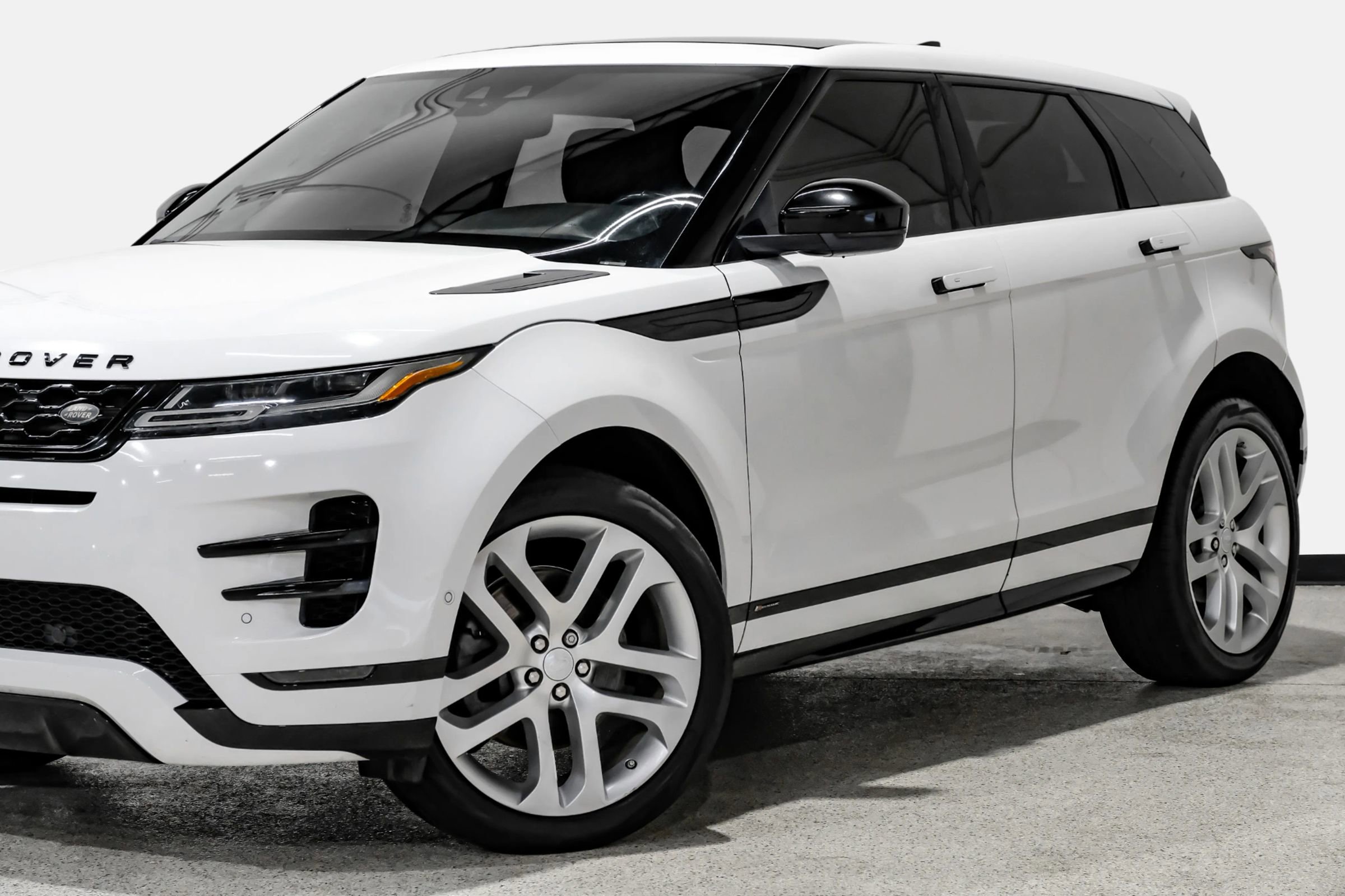 Used 2020 Land Rover Range Rover Evoque R-Dynamic SE image 11