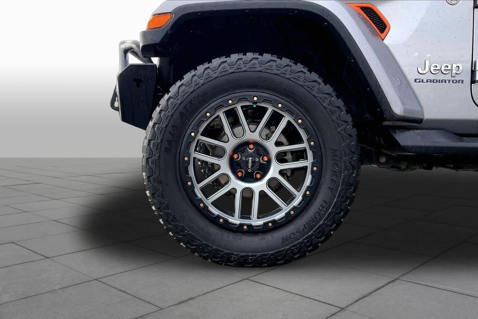 Used 2020 Jeep Gladiator Overland AWD/4WD image 11