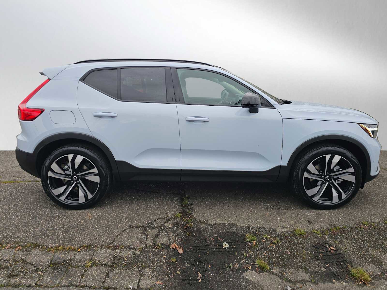 New 2026 Volvo XC40 B5 Plus w/ Protection Package Premier image 2