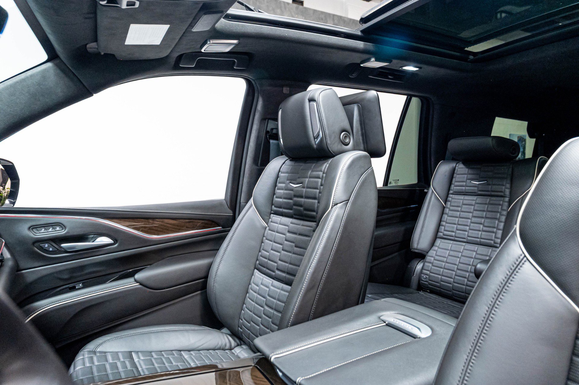 Used 2024 Cadillac Escalade Sport Platinum AWD/4WD image 14