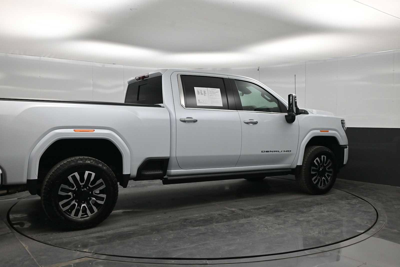 Used 2026 GMC Sierra 2500 Denali Ultimate AWD/4WD image 8