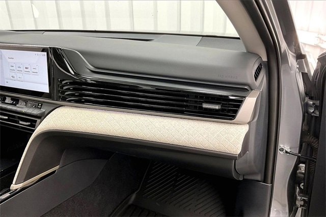 Used 2025 Toyota Camry XLE image 18