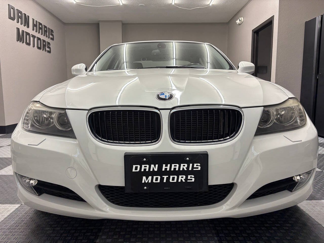 Used 2011 BMW 328i xDrive Sedan AWD/4WD image 3