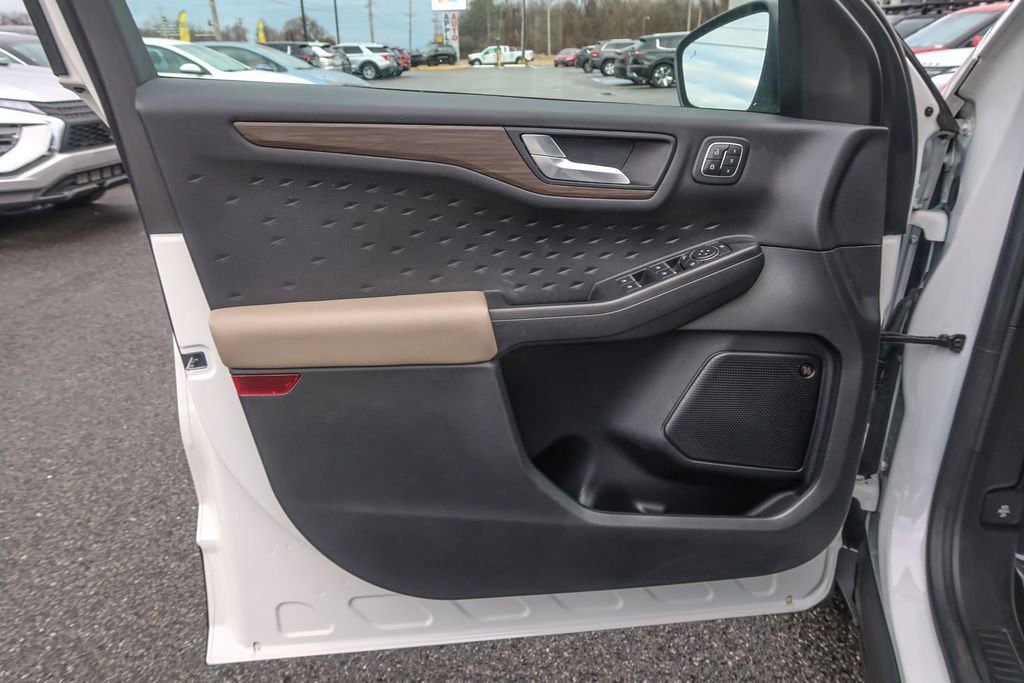 Used 2020 Ford Escape Titanium w/ Titanium Premium Package 2.0 image 27