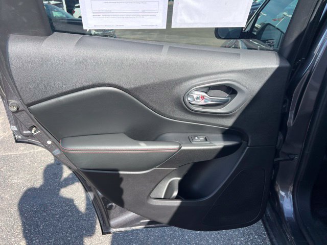 Used 2020 Jeep Cherokee Trailhawk w/ Cold Weather Group AWD/4WD image 14
