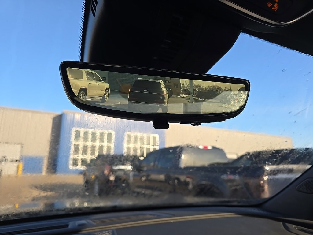 Used 2025 Chevrolet Traverse RS image 29