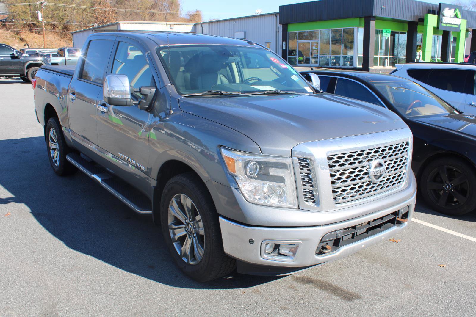 Used 2018 Nissan Titan SL w/ Chrome Package image 3
