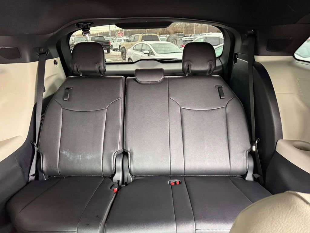 Used 2025 Toyota Sienna Limited image 12