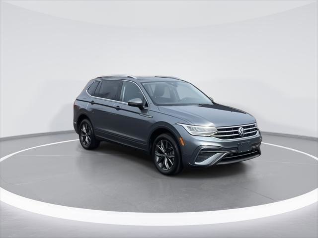 Certified 2022 Volkswagen Tiguan SE w/ Panoramic Sunroof Package image 2