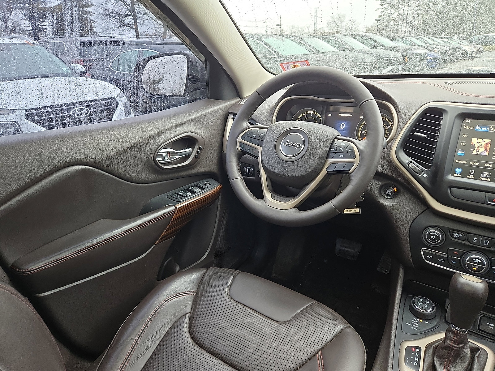 Used 2015 Jeep Cherokee Trailhawk w/ Comfort/Convenience Group image 14