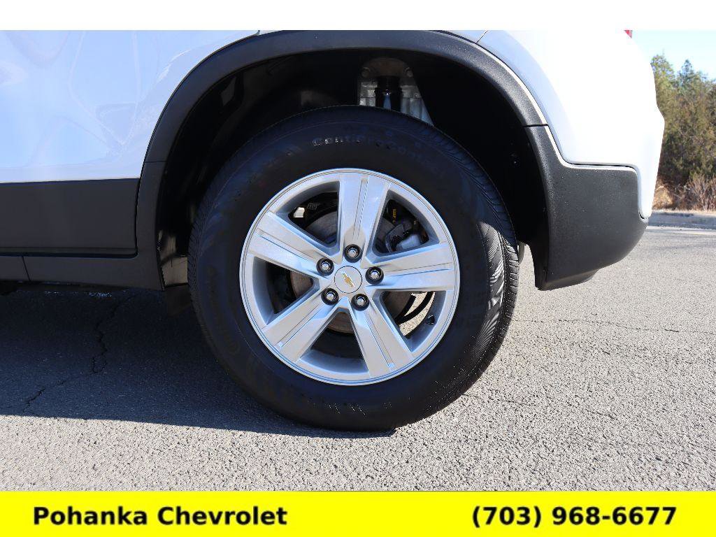 Used 2022 Chevrolet Trax LS w/ Tint and Cruise Package image 27